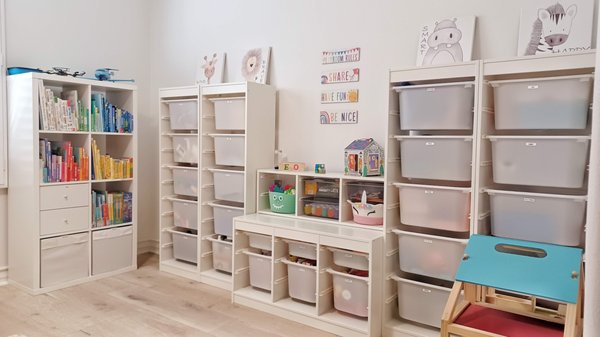 Kids play room - We had the pleasure of organizing the playroom for a lovely family who relocate recently from Texas !!
The room was still with all the boxes when we first saw it.
Together with the family we decided what furniture will be most suitable for their needs. 
We decluter,ordered the furnutues and the storage solutions after thaking measurments of the space, and organizing the room.