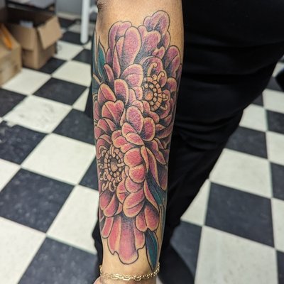 Medium & Large Neo-Traditional Tattoos - I love designing traditional and new school tattoos. Please let me know if you want old school American traditional, or if you prefer the extended color pallet. I am up for either!
I work with all skin types & can bring any tattoo idea to life. If you're interested in working with an experienced tattoo artist w/ over a decade of experience who really loved color, then I'm excited to help you start the process.
------------
• Shop minimum is $100
Everything is priced by project, so when you get a quote, you'll get the full price of the tattoo, including the deposit amount you'll need to set the appointment.
• Walk-Ins are Welcome
On the day you want to walk in, e-mail or text the shop number with your design notes, image and placement. The earlier you reach out, the better. Scheduled clients take priority so if walking in we recommend tattoos are fist size or smaller. Medium & Large Neo-Traditional Tattoos - I love designing traditional and new school tattoos. Please let me know if you want old school American traditional, or if you prefer the extended color pallet. I am up for either!
I work with all skin types & can bring any tattoo idea to life. If you're interested in working with an experienced tattoo artist w/ over a decade of experience who really loved color, then I'm excited to help you start the process.
------------
• Shop minimum is $100
Everything is priced by project, so when you get a quote, you'll get the full price of the tattoo, including the deposit amount you'll need to set the appointment.
• Walk-Ins are Welcome
On the day you want to walk in, e-mail or text the shop number with your design notes, image and placement. The earlier you reach out, the better. Scheduled clients take priority so if walking in we recommend tattoos are fist size or smaller.