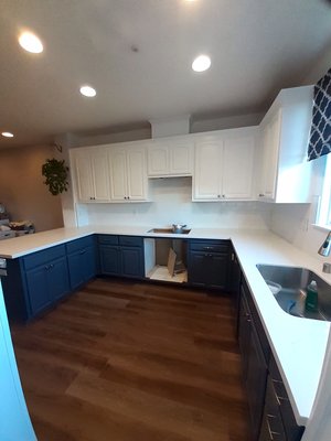 Cabinet’s finished project - The project consisted in changing the colors of the cabinets, the cabinets where stain color, and we change it to white and blue colors Cabinet’s finished project - The project consisted in changing the colors of the cabinets, the cabinets where stain color, and we change it to white and blue colors