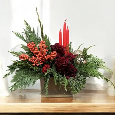 Christmas Flower Arrangements and Home for the Holidays - We have designed a wonderful array of Christmas Flower Arrangements, Christmas Centerpieces and delightful Home for the Holidays gifts of flowers.