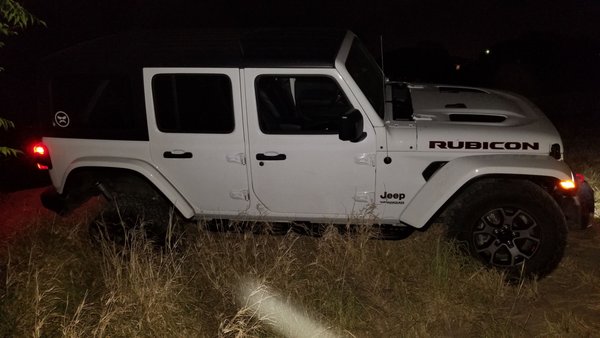 2018 Jeep Wrangler Rubicon JL - A 2.5" Rubicon Express was utilized, Custom Step/Sliders were Installed.  Running 37" Tires with no clearance issues even with front sway bar disconnected.