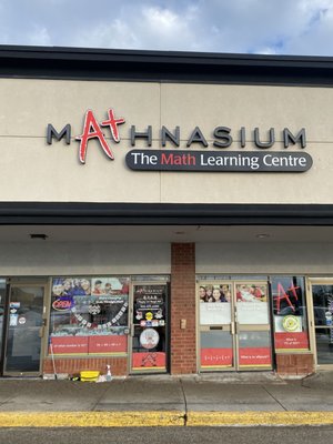 Commercial WIndow Cleaning - We provide professional window cleaning for small plazas, retail stores, and storefronts. Keep your business looking polished and inviting with regular scheduled service handled reliably and professionally.
Benefits:
Weekly or bi-weekly scheduling
Reduce tenant complaints
Servicing Newmarket and surrounding areas Commercial WIndow Cleaning - We provide professional window cleaning for small plazas, retail stores, and storefronts. Keep your business looking polished and inviting with regular scheduled service handled reliably and professionally.
Benefits:
Weekly or bi-weekly scheduling
Reduce tenant complaints
Servicing Newmarket and surrounding areas