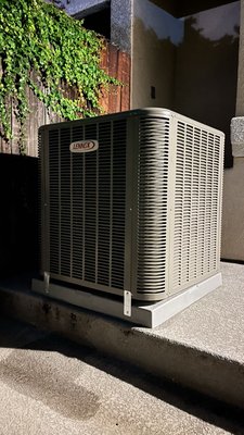 Install 4 ton Lennox at Arcadia - Installation 4 ton Lennox at Arcadia,Heating in the attic