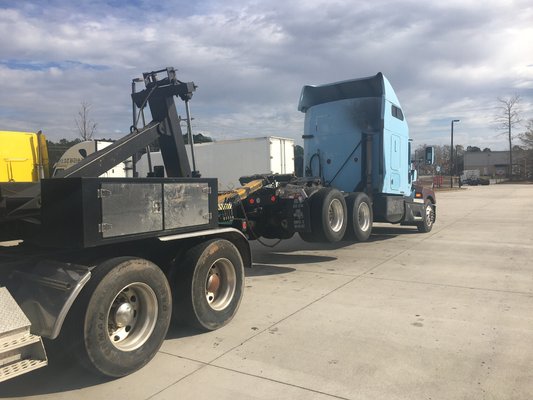HeavyDuty Towing - For all your HeavyDuty towing needs call BamaBoys Towing!!!