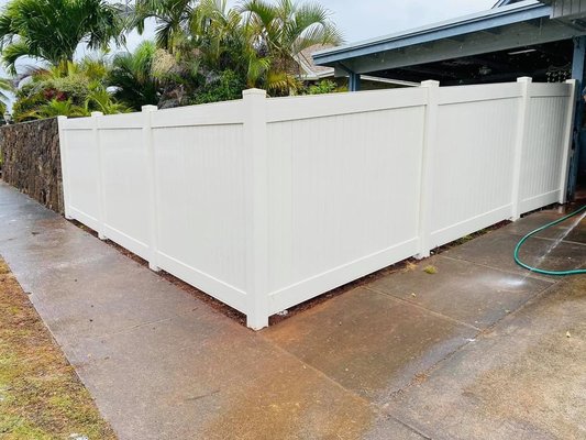 1-day Full Privacy Vinyl Fence Project - Demo’d existing wooden fence and installed new full privacy vinyl fence, all completed in 1 day. 1-day Full Privacy Vinyl Fence Project - Demo’d existing wooden fence and installed new full privacy vinyl fence, all completed in 1 day.