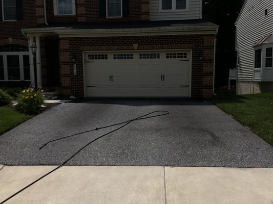 Driveway sealing - Photos of our Sealcoating and crack repair Driveway sealing - Photos of our Sealcoating and crack repair