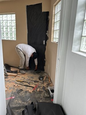 Drywall Repair and Installation Services - Looking for expert drywall repair and installation services in Los Angeles? Trust Martinez Paint Construction Services—your local specialists with over 10 years of experience. We provide top-quality drywall repair, drywall installation, texture adding, texture removal, and more for both residential and commercial properties. Whether you need to fix holes, patch cracks, replace drywall, or update your walls with custom textures, our skilled team delivers flawless, lasting results.
Don’t let damaged or outdated walls affect your space—call or text Martinez Paint Construction Services today to schedule your consultation and see why we’re Los Angeles’ first choice for drywall services!
¿Busca servicios expertos de reparación e instalación de paneles de yeso en Los Ángeles? Confíe en Martinez Paint Construction Services, sus especialistas locales con más de 10 años de experiencia. Ofrecemos servicios de reparación, instalación, aplicación y eliminación de texturas de primera calidad, tanto para propiedades residenciales como comerciales. Ya sea que necesite reparar agujeros, parchar grietas, reemplazar paneles de yeso o renovar sus paredes con texturas personalizadas, nuestro equipo de expertos le ofrece resultados impecables y duraderos.
No permita que las paredes dañadas u obsoletas afecten su espacio: llame o envíe un mensaje de texto a Martinez Paint Construction Services hoy mismo para programar su consulta y descubrir por qué somos la primera opción en Los Ángeles para servicios de paneles de yeso. Drywall Repair and Installation Services - Looking for expert drywall repair and installation services in Los Angeles? Trust Martinez Paint Construction Services—your local specialists with over 10 years of experience. We provide top-quality drywall repair, drywall installation, texture adding, texture removal, and more for both residential and commercial properties. Whether you need to fix holes, patch cracks, replace drywall, or update your walls with custom textures, our skilled team delivers flawless, lasting results.
Don’t let damaged or outdated walls affect your space—call or text Martinez Paint Construction Services today to schedule your consultation and see why we’re Los Angeles’ first choice for drywall services!
¿Busca servicios expertos de reparación e instalación de paneles de yeso en Los Ángeles? Confíe en Martinez Paint Construction Services, sus especialistas locales con más de 10 años de experiencia. Ofrecemos servicios de reparación, instalación, aplicación y eliminación de texturas de primera calidad, tanto para propiedades residenciales como comerciales. Ya sea que necesite reparar agujeros, parchar grietas, reemplazar paneles de yeso o renovar sus paredes con texturas personalizadas, nuestro equipo de expertos le ofrece resultados impecables y duraderos.
No permita que las paredes dañadas u obsoletas afecten su espacio: llame o envíe un mensaje de texto a Martinez Paint Construction Services hoy mismo para programar su consulta y descubrir por qué somos la primera opción en Los Ángeles para servicios de paneles de yeso.