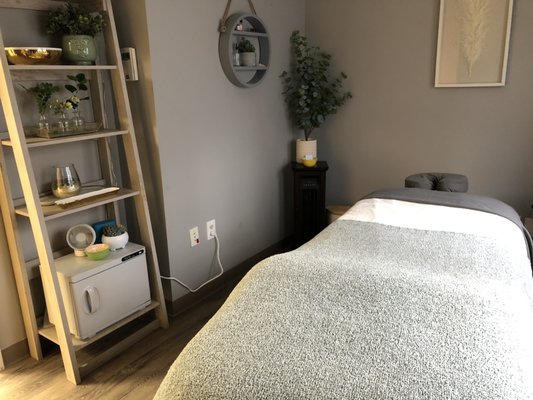 Deep Tissue Massage Therapy at PhysiAlign - Your session will be created using elements of Deep Tissue, Trigger Point, Thai and Sports massage techniques as well as Hydrotherapy (hot towels) and Aromatherapy. This treatment is physically and mentally uplifting and designed to target chronic tension and pain. Excellent for sports injuries, scar tissue, inflammation and stiffness. Deep Tissue Massage Therapy at PhysiAlign - Your session will be created using elements of Deep Tissue, Trigger Point, Thai and Sports massage techniques as well as Hydrotherapy (hot towels) and Aromatherapy. This treatment is physically and mentally uplifting and designed to target chronic tension and pain. Excellent for sports injuries, scar tissue, inflammation and stiffness.