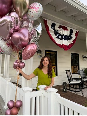 An assortment of balloon designs to fit every occasion.. - Yvette Balloon designs caters to every event and occasions. We work with our clients to ensure their vision is captured in authentic one of a kind stunning, Balloon designs. We take pride in creating the Wow Factor!