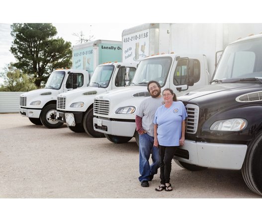 26' box trucks with lift gates for all your moving needs - We are ready for any size job 26' box trucks with lift gates for all your moving needs - We are ready for any size job
