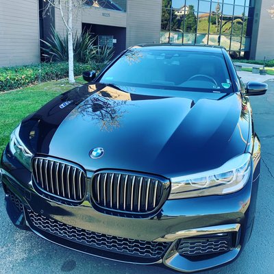 BMW 7-Series - 2019+ BMW 7-Series - Premium Sedan 

Extended Legroom, WiFi/hotspot, Sirius XM, chilled waters, mints, phone chargers.