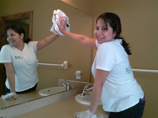 Deep Cleaning - Elk Grove - This was the team working on a deep cleaning in Elk Grove, CA. It required bathroom cleaning, kitchen cleaning, oven scrubbing, baseboard cleaning, hardwood floor cleaning, removing hard water stains and much more. Another successful home cleaning in the grater Sacramento, CA area. Deep Cleaning - Elk Grove - This was the team working on a deep cleaning in Elk Grove, CA. It required bathroom cleaning, kitchen cleaning, oven scrubbing, baseboard cleaning, hardwood floor cleaning, removing hard water stains and much more. Another successful home cleaning in the grater Sacramento, CA area.