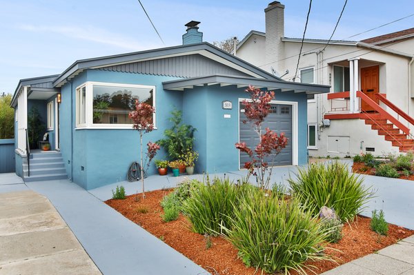 Getting Ready For Sale: 5819 Alta Punta Ave renovation - We used the Compass concierge program - a no-fee, no-interest, no-nothing loan, to help the owners to get their houses ready for the market!
Painted inside and out; Our team refinished the floors; new light fixtures; staging and new roof! All of that increased the market value of the property and got our sellers a fast and profitable deal!
Visit the property Website: www.5819AltaPunta.com Getting Ready For Sale: 5819 Alta Punta Ave renovation - We used the Compass concierge program - a no-fee, no-interest, no-nothing loan, to help the owners to get their houses ready for the market!
Painted inside and out; Our team refinished the floors; new light fixtures; staging and new roof! All of that increased the market value of the property and got our sellers a fast and profitable deal!
Visit the property Website: www.5819AltaPunta.com