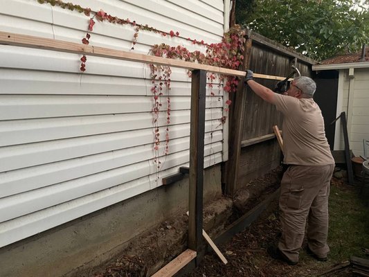 Fence restoration - Complete reconstruction of a wooden fence