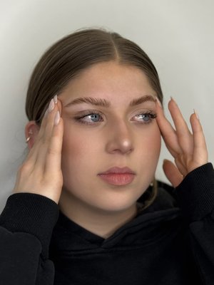 Brow Lamination with Tint - If you have uneven brows, one solution is to use a brow lamination treatment to help shape and lift the brows into a more symmetrical and defined shape. Lamination involves using a brow-perming solution to relax and set the brow hairs into place, followed by an optional tint to add color and definition.
🗣️Why Brow Lamination????
⚡️The results can last for several weeks, giving you beautifully shaped and defined brows that are more balanced and symmetrical.
⚡️It can help to tame unruly brows and make them easier to style and maintain.
⚡️Gives you a polished and put-together look.
Just be sure to follow any aftercare instructions provided to ensure the best results and longevity of your brow lamination treatment😏 Brow Lamination with Tint - If you have uneven brows, one solution is to use a brow lamination treatment to help shape and lift the brows into a more symmetrical and defined shape. Lamination involves using a brow-perming solution to relax and set the brow hairs into place, followed by an optional tint to add color and definition.
🗣️Why Brow Lamination????
⚡️The results can last for several weeks, giving you beautifully shaped and defined brows that are more balanced and symmetrical.
⚡️It can help to tame unruly brows and make them easier to style and maintain.
⚡️Gives you a polished and put-together look.
Just be sure to follow any aftercare instructions provided to ensure the best results and longevity of your brow lamination treatment😏