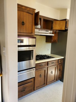 ENTIRE KITCHEN AND BATHROOM REMODEL - This Redwood City home had an original kitchen and it was built in 1980, an upgrade was needed. We performed since the demolition. Original cabinets, electrical, and plumbing, new drywall were needed to replace. (including new windows). The owner loves cooking in her new kitchen now!! ENTIRE KITCHEN AND BATHROOM REMODEL - This Redwood City home had an original kitchen and it was built in 1980, an upgrade was needed. We performed since the demolition. Original cabinets, electrical, and plumbing, new drywall were needed to replace. (including new windows). The owner loves cooking in her new kitchen now!!