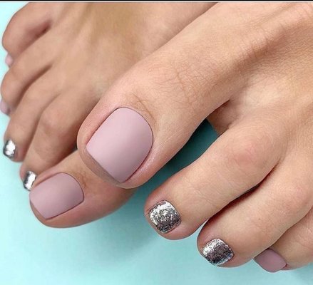 Full Beauty Transformation - This client came to Backstage Beauty looking for a clean, long-lasting manicure with custom nail art. We used our Russian technique for a flawless cuticle and applied premium gel polish with a delicate design. The result is long-lasting, elegant, and perfect for everyday wear or a special occasion.