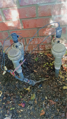 Irrigation valves installations - Irrigation valves are on/off switches that control the water flow to specific areas within the system to properly distribute water to your lawn, plants or trees. While you can manually distribute water with an irrigation system in place, you can completely automate this process by using an irrigation controller to set time and the amount of water you'd like daily/weekly. ¡Ask for a quote today! Irrigation valves installations - Irrigation valves are on/off switches that control the water flow to specific areas within the system to properly distribute water to your lawn, plants or trees. While you can manually distribute water with an irrigation system in place, you can completely automate this process by using an irrigation controller to set time and the amount of water you'd like daily/weekly. ¡Ask for a quote today!