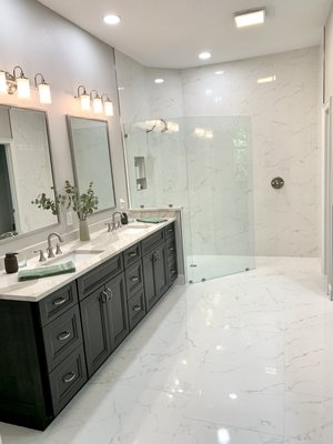 Full master bathroom transformation in Palmer, Ranch, Florida. - Revitalize your master bathroom with Royal Remodeling & Design. From luxurious fixtures to custom design, we'll bring your dream spa retreat to life. Elevate your relaxation and comfort with us.