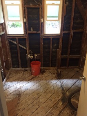 Bathroom contractor - Bathroom remodel on an old 1950s home. Updated to perfection. Bathroom contractor - Bathroom remodel on an old 1950s home. Updated to perfection.