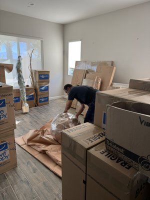 In-State Residential Move – California - This in-state project shows our team handling a full residential move within California. The crew protected floors, wrapped furniture, and transported all items safely. We ensured careful handling inside the home, used protective materials throughout the property, and maintained an organized workflow from start to finish. In-State Residential Move – California - This in-state project shows our team handling a full residential move within California. The crew protected floors, wrapped furniture, and transported all items safely. We ensured careful handling inside the home, used protective materials throughout the property, and maintained an organized workflow from start to finish.