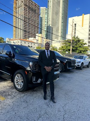 Limo service - We offer limo service with a luxury touch with experience drivers Limo service - We offer limo service with a luxury touch with experience drivers