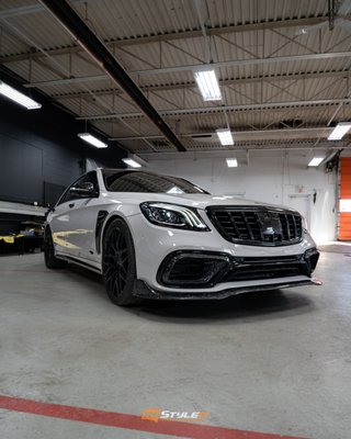 Brabus 700 - I'm so excited to share with you one of our latest projects at Restyle It. We had the chance to install a full Brabus 700 Body Kit on an AMG S63 Sedan, and let me tell you, it was insane! The new flashy Roof Starlights we installed gave the interior a luxurious vibe that was just mind-blowing. But that's not all, we wrapped the car in Nardo Grey and it looked classier than ever. The whole project was a perfect combination of sportiness, luxury, and elegance, and I'm so proud of the team for making it happen.