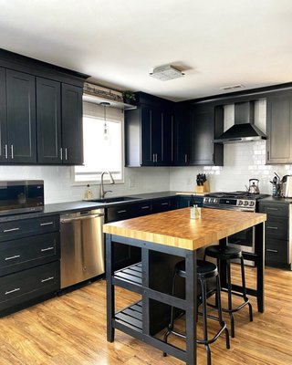 Kitchen Cabinet Painting + Tile Backsplash - We painted these kitchen cabinets and installed a new kitchen tile backsplash Kitchen Cabinet Painting + Tile Backsplash - We painted these kitchen cabinets and installed a new kitchen tile backsplash