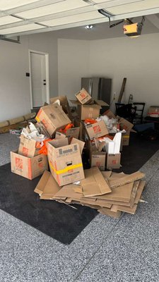 Paperbox clean out - After a home moving all those boxes were bothering the customer. They called me to remove all the boxes and plastics from wraping. We did in 30 minutes. Paperbox clean out - After a home moving all those boxes were bothering the customer. They called me to remove all the boxes and plastics from wraping. We did in 30 minutes.