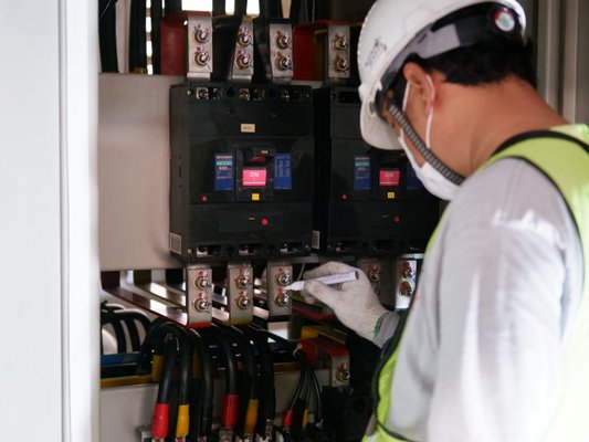 Eletrical Services - Five Point Electric is your trusted partner for reliable, efficient, and top-quality commercial electrical services. With years of experience serving businesses of all sizes, we understand the unique electrical needs of commercial properties and are dedicated to delivering exceptional results, every time. Our licensed electricians are committed to safety, customer satisfaction, and innovative solutions that keep your business running smoothly.

Our Commercial Services Include:

Comprehensive electrical system installations and upgrades
Energy-efficient lighting design and retrofits (LED, motion sensors, etc.)
Panel upgrades, circuit expansions, and troubleshooting
Emergency electrical repairs & 24/7 response
Code compliance inspections and corrections
Preventative maintenance and safety checks
Network wiring, data cabling, and power distribution solutions
From retail stores and office buildings to warehouses and restaurants, Five Point Electric is equipped to handle projects of any size and complexity. Contact us today for a free estimate and discover why businesses throughout the region trust us for all their electrical needs!