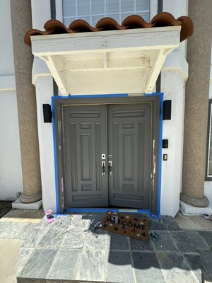 Painting the door - This is a very high-quality door, but the old one, we updated it and now it looks like new Painting the door - This is a very high-quality door, but the old one, we updated it and now it looks like new