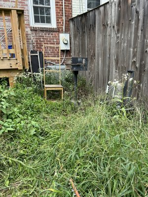 Backyard Makeover - This backyard cleanup and make over turned unused space into usable, functional space!