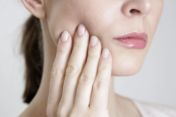 Facial Trauma - Facial Trauma
Facial Trauma to the teeth, jaw bone, or face including facial or oral lacerations, broken or knocked out teeth, and fractured jaw or facial bones can be treated by an oral and maxillofacial surgeon.

When there is a cut to the face or in the mouth, stitches are placed to close the wound utilizing a technique that will heal with minimal scarring.

Facial fractures can not be stabilized using a cast like other broken bones in the body. Instead, screws, plates and wires are used to stabilize the facial bones.

Dental injuries including a broken or cracked tooth, or severe cases including multiple teeth being broken, being broken at the socket or completely knocked out can be treated by an oral surgeon. If a tooth or teeth cannot be saved, options for tooth replacement will be discussed.