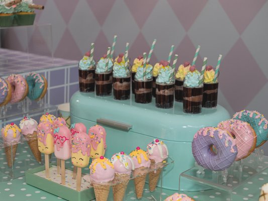 Kid´s party: Ice Cream Shop themed - Fun children´s party, with food, colorful decor, lots of sweets and more... Kid´s party: Ice Cream Shop themed - Fun children´s party, with food, colorful decor, lots of sweets and more...