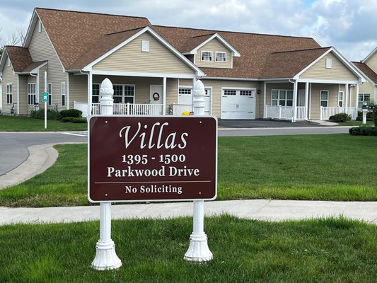 Villa Amentities - If you're looking to transition into a community lifestyle, you've found it at Parkwood Heights' spacious villa homes. Our villas are designed for those who want to leave the stresses and demands of home ownership behind without losing the freedom and spaciousness of a home.
Each charming one-story villa has two bedrooms and features the following comforts:
Gas, Water, and Electric included
Granite Counter Tops (Phase 2)
Stainless Steel Appliances including dishwasher and over the range microwave (phase 2)
Gas Fireplace (Select units in Phase 1, included in all of Phase 2)
Washer and Dryer Included in Phase 2
Hard Surface Flooring
Attached garage
Spacious Front Porch
Cathedral ceilings
Full Service Generators
Individually controlled Heat and Air Conditioning
Step Free Interior
Plenty of storage closets
2 Car Garages Available (phase 2) Villa Amentities - If you're looking to transition into a community lifestyle, you've found it at Parkwood Heights' spacious villa homes. Our villas are designed for those who want to leave the stresses and demands of home ownership behind without losing the freedom and spaciousness of a home.
Each charming one-story villa has two bedrooms and features the following comforts:
Gas, Water, and Electric included
Granite Counter Tops (Phase 2)
Stainless Steel Appliances including dishwasher and over the range microwave (phase 2)
Gas Fireplace (Select units in Phase 1, included in all of Phase 2)
Washer and Dryer Included in Phase 2
Hard Surface Flooring
Attached garage
Spacious Front Porch
Cathedral ceilings
Full Service Generators
Individually controlled Heat and Air Conditioning
Step Free Interior
Plenty of storage closets
2 Car Garages Available (phase 2)