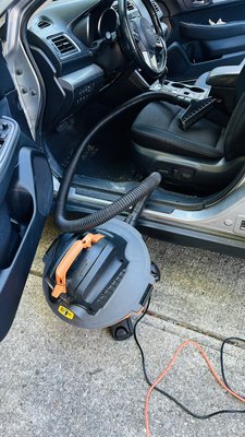 Vacuum - Vacuum ant cleaning exterior