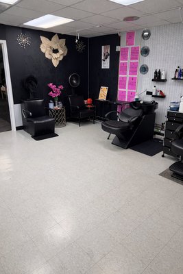 Salon Clean - Completed a detailed commercial cleaning for a salon and private suites, focusing on client areas, styling stations, shampoo rooms, and shared spaces. Services included vacuuming and refreshing carpeted areas, mopping and polishing hard floors, sanitizing chairs, sinks, and equipment, cleaning mirrors and glass, disinfecting high-touch surfaces, and organizing waiting areas. The space was left clean, professional, and ready for daily operations and client service.