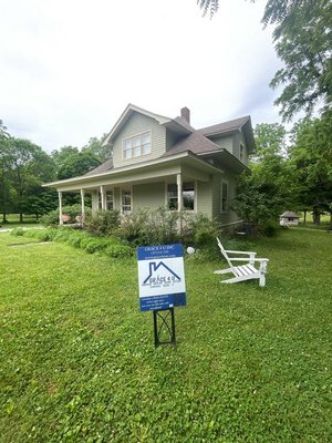 Exterior Painting - This cute ranch house just needed some love to get it back to looking absolutely stunning.
List of things we did:
1. Pressure washed and scraped chipped paint
2. Wood fill epoxied rotted wood
3. Primed specific areas with Loxon primer
4. Complete repaint of exterior Exterior Painting - This cute ranch house just needed some love to get it back to looking absolutely stunning.
List of things we did:
1. Pressure washed and scraped chipped paint
2. Wood fill epoxied rotted wood
3. Primed specific areas with Loxon primer
4. Complete repaint of exterior