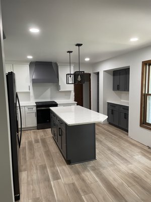 Kitchen Remodel - Beautiful remodel with new recessed light, pendant light, and under cabinet lights. Kitchen Remodel - Beautiful remodel with new recessed light, pendant light, and under cabinet lights.