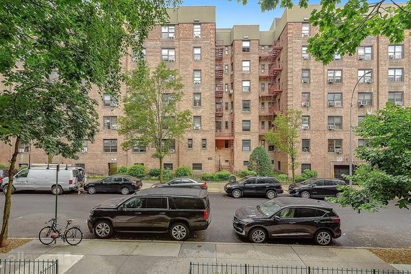 Queens Coop 1BR, 1BA - $19,500 in Commission savings - Queens Coop 1 bedroom, 1 Bath Queens Coop 1BR, 1BA - $19,500 in Commission savings - Queens Coop 1 bedroom, 1 Bath
