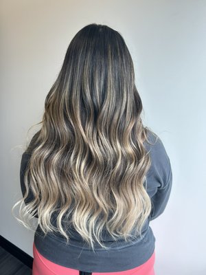Bellami Extensions - These are just a few extension installs I’ve done. I tend to take more videos than pictures. If you would like to see more head over to my IG:BombshellsByShelby. These are all hand tied and different grams depending on the guest hair.