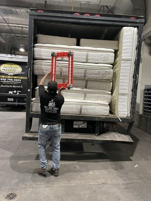 Comercial matress removal and donation - Hotel matress removal service recycle and donation Comercial matress removal and donation - Hotel matress removal service recycle and donation