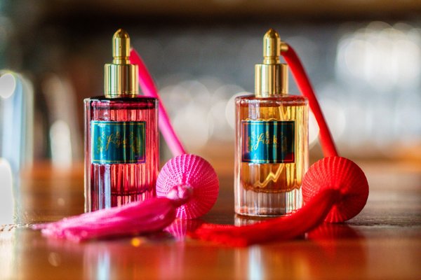Private Label for Your Brand. - Atelier Madrona will help you conceptualize your ideas into distinctive fragrances that bear your brand name, communicate your vision and smell like nothing else on the market. We’ll collaborate with you on the fragrance formulation until you’re in love with it. With hundreds of the most carefully selected raw materials to work with and experience replicating existing fragrances and blending unique new scents, Atelier Madrona can develop an exceptional fragrance for your brand.
Beyond scent design and formulation, we can guide you through pricing, product testing, bottle and cap sourcing, labeling and packaging. Private Label for Your Brand. - Atelier Madrona will help you conceptualize your ideas into distinctive fragrances that bear your brand name, communicate your vision and smell like nothing else on the market. We’ll collaborate with you on the fragrance formulation until you’re in love with it. With hundreds of the most carefully selected raw materials to work with and experience replicating existing fragrances and blending unique new scents, Atelier Madrona can develop an exceptional fragrance for your brand.
Beyond scent design and formulation, we can guide you through pricing, product testing, bottle and cap sourcing, labeling and packaging.