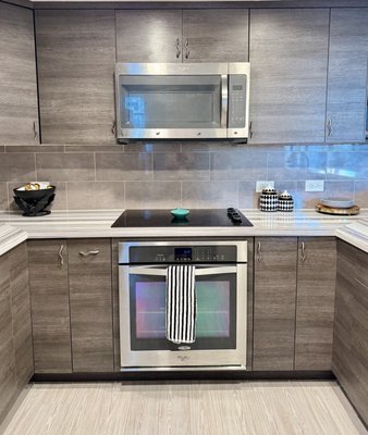 Kitchen Reset - My client's goal was to simplify her kitchen by keeping only the items that supported her daily routines. Together, we decluttered rarely used appliances and kitchenware, leaving the countertops reserved for the essentials she reached for every day. We also created functional zones based on how she uses the space, ensuring frequently used items were organized, accessible, and always within arm's reach. The result is a kitchen that feels calmer, more efficient, and easier to maintain.