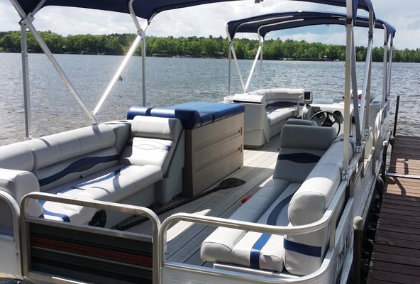Pontoon Boats for rent - Fishing boats & Pontoon boats available for weekly and daily rental at Cedaroma lodge, St germain, Wisconsin.