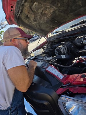working on a 7.3 ford f450 for a commercial power spraying company from Louisville Ky broke down in the hotel parking. back on the road now! - fixing a commercial f450 in the parking lot of a hotel in gainesville. had them back to work on the road to south florida in no time flat. and saved them a ton of money not having to call for a tow and wait for a shop for days and having to put the crew in a hotel and miss their work