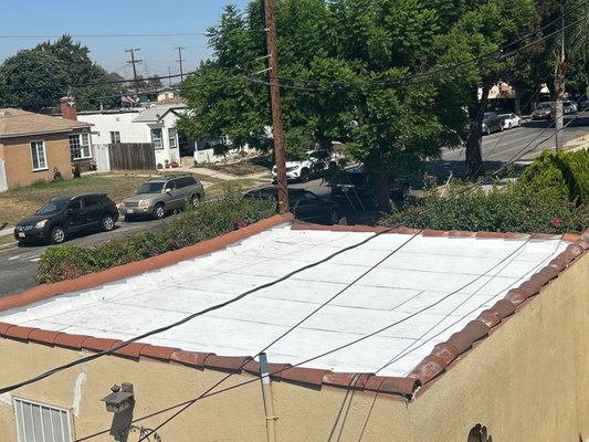 Flat Roof Replacement Project in Long Beach, CA by US Best Roofing - US Best Roofing recently completed a flat roof replacement for a commercial property in Long Beach, CA. The existing roof was experiencing drainage problems, surface cracking, and signs of water intrusion. Our team began by removing all worn roofing layers and inspecting the decking for damage. Once cleared, a modern single-ply membrane system was installed to provide waterproofing and improve insulation.
The updated flat roof was designed for better long-term durability, especially during the rainy season. As experienced roofing contractors, we ensured every detail—from flashing to edge sealing—was handled with care. The result is a smooth, energy-efficient surface that enhances the building’s overall performance and reduces the need for future repairs. Flat Roof Replacement Project in Long Beach, CA by US Best Roofing - US Best Roofing recently completed a flat roof replacement for a commercial property in Long Beach, CA. The existing roof was experiencing drainage problems, surface cracking, and signs of water intrusion. Our team began by removing all worn roofing layers and inspecting the decking for damage. Once cleared, a modern single-ply membrane system was installed to provide waterproofing and improve insulation.
The updated flat roof was designed for better long-term durability, especially during the rainy season. As experienced roofing contractors, we ensured every detail—from flashing to edge sealing—was handled with care. The result is a smooth, energy-efficient surface that enhances the building’s overall performance and reduces the need for future repairs.