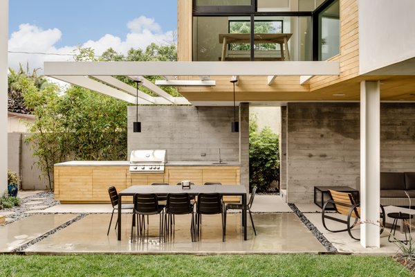 Contemporary Pool and ADU - Contemporary ADU and Pool addition for a modern home in Venice Beach.
Job Cost: $450,000.