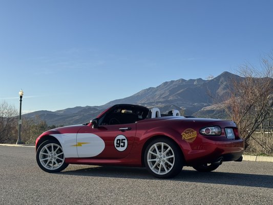 Custom wrap job inspired by one of Lightning McQueen paint jobs from the movie cars (2006) - Ka-chow? Ka-chow!
Custom designed wrap inspired by one of the Lightning McQueen paintjobs.
Who else dreamed of having a car like this as a kid?