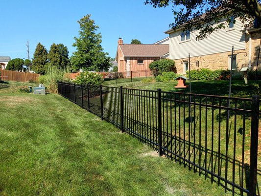 Aluminum and Steel Fence - Modern and stylish aluminum fence! Aluminum and Steel Fence - Modern and stylish aluminum fence!